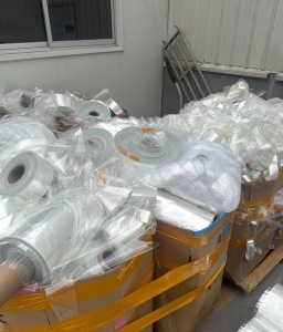 厂家出售无胶PET离型膜废料，裁剪过，十几公分，不能成卷，月供20吨左右