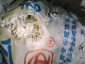 长期出售奶白乙破碎料,未过风选和色选