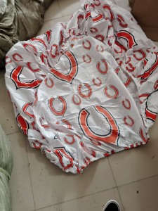 出售纯涤床笠，涤棉床单被罩，都是成品，尾货，现货10吨左右