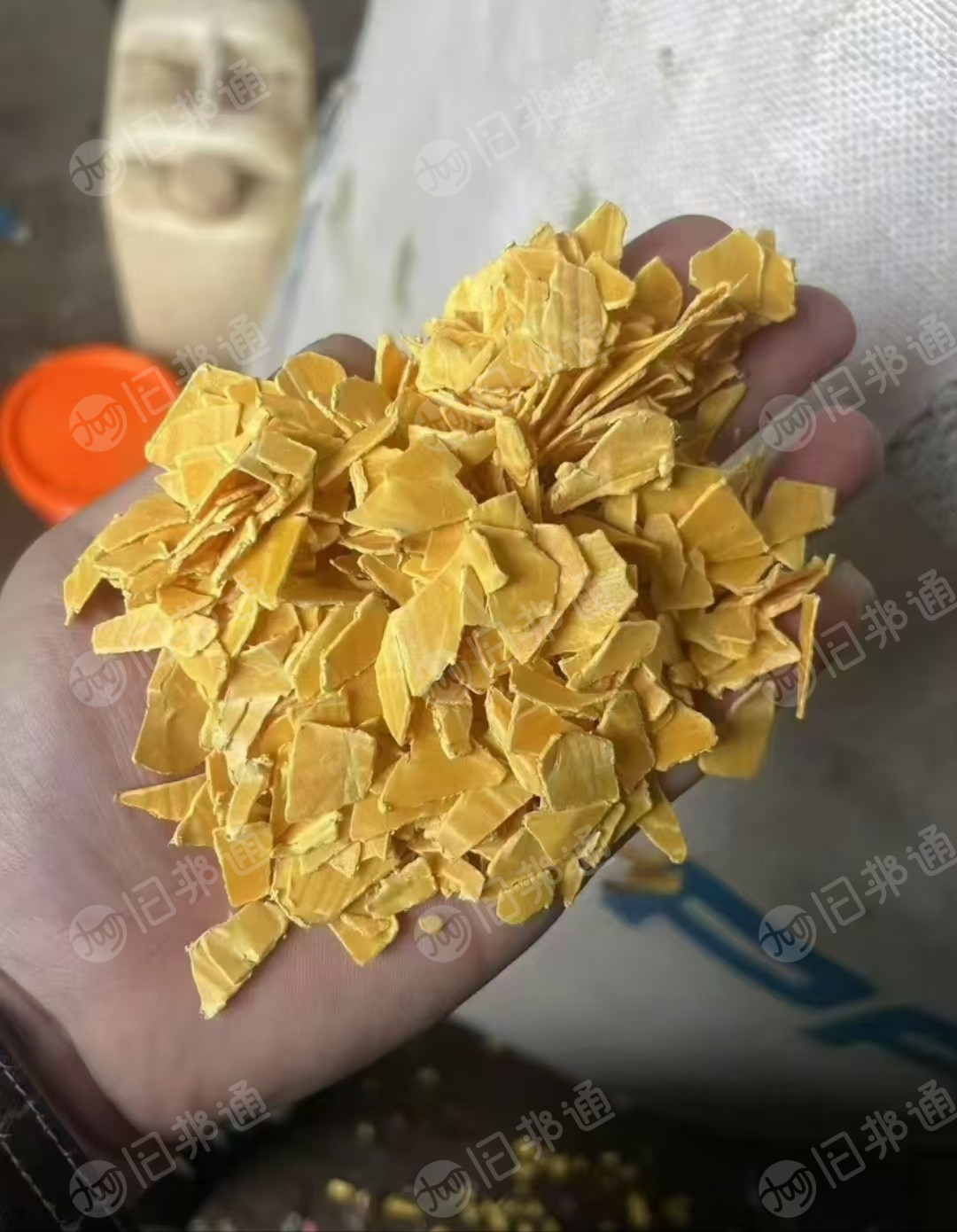 长期出售蓝桶破碎料，路障破碎料