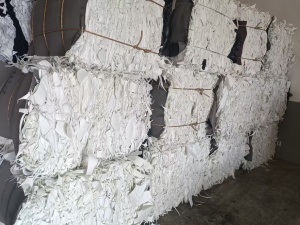 长期出售鞋帮布，涤纶氨纶都有，统货走，鞋帮边角料，月供二十吨左右