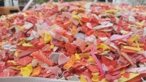 出售分色丙破碎料，红丙破碎料，全漂，月供三四百吨