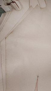 长期出售涤纶气囊布，有白色的 有粉红色，纯涤纶的，没胶 没水 每个月30吨，货在湖北荆州