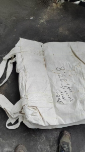 出售二手吨包袋，规格1*1.2的，月供3000条，装粉末下来的