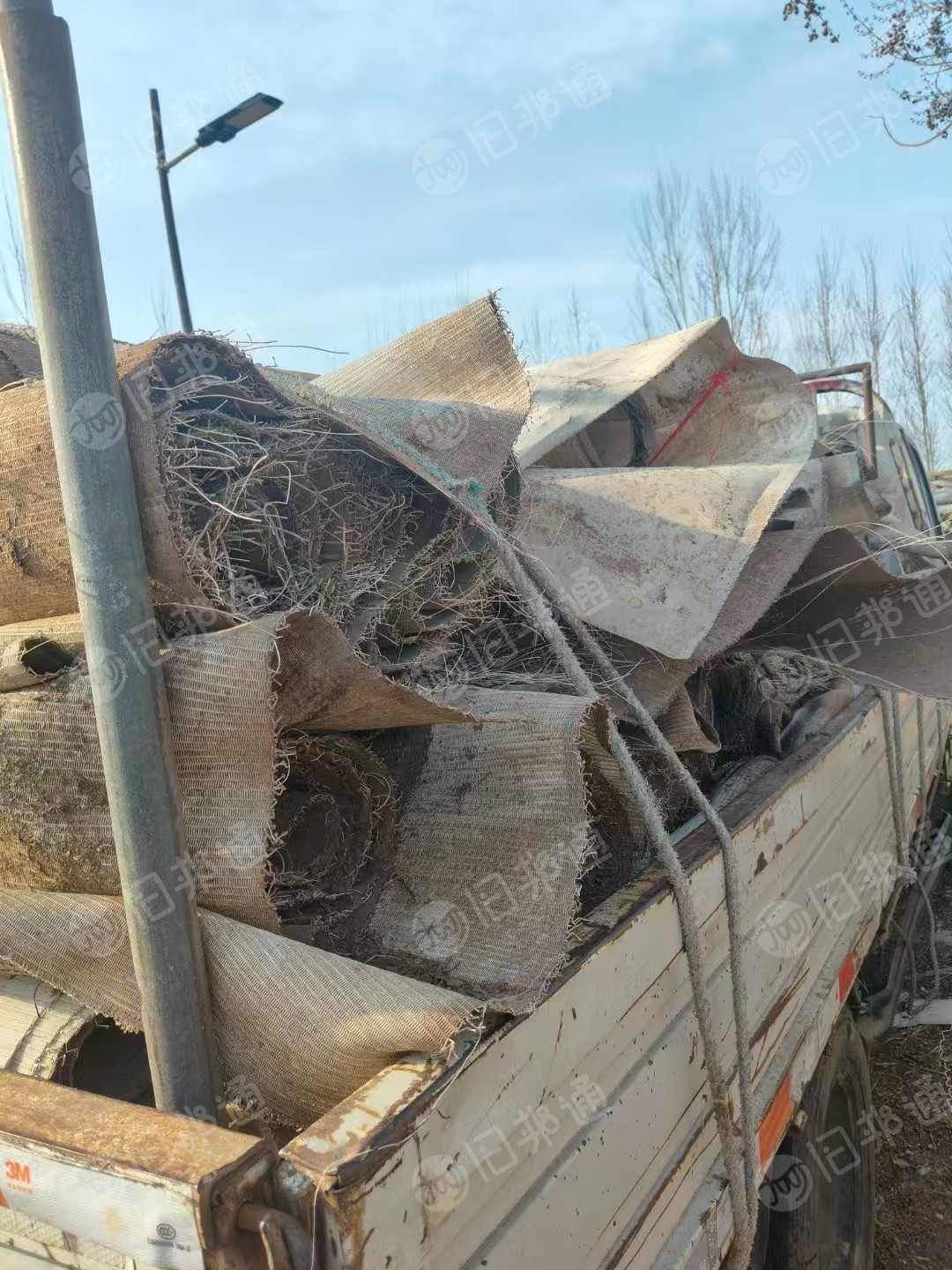 出售铺地用的网子,地毯料,地毯废料,货在山东潍坊