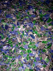 长期出售全漂pe钢卷皮破碎料，现货20吨左右