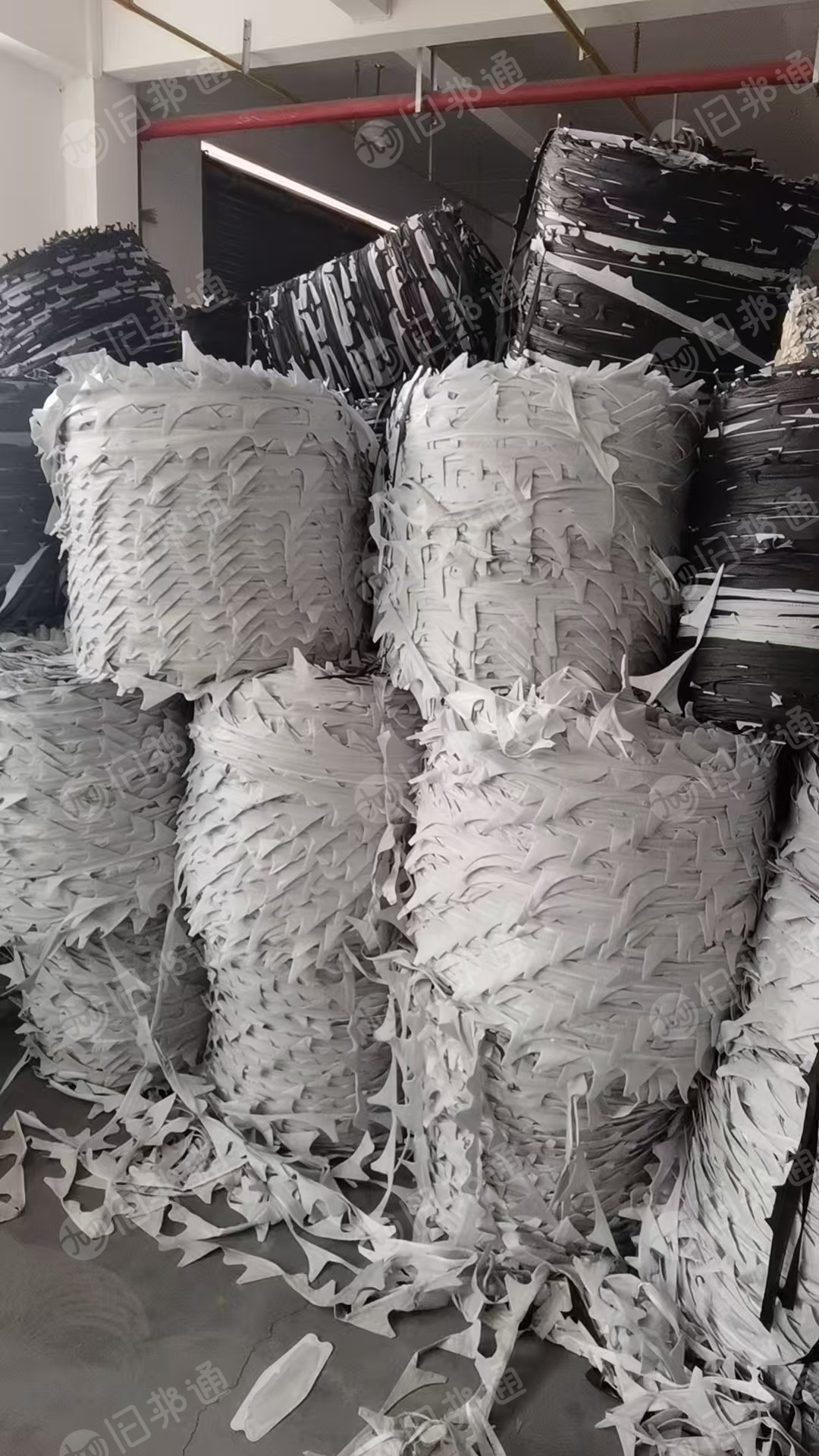 长期出售做口罩下来的无纺布边角料,共3层,现货共十吨左右