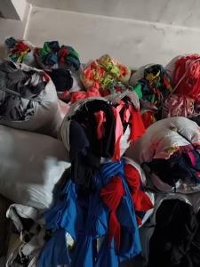 长期出售老色涤纶废布，现货三十几吨，货在浙江温州