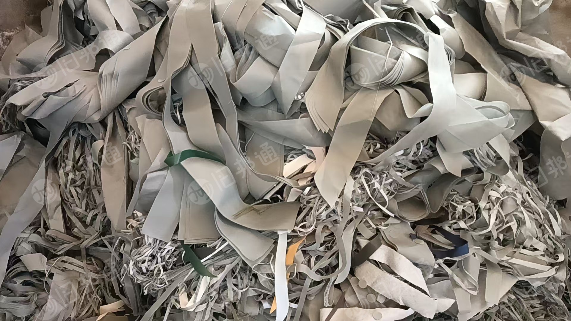 长期出售箱包厂下来的废料,无纺布边角料,箱包布边角料,无纺布废料,箱包布废料,厂在福建漳州