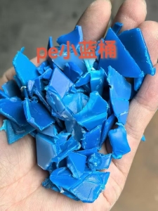 出售大、小蓝桶破碎料，包吹塑上机，现货6吨