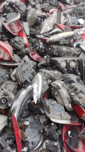 回收PET废旧汽车大灯毛料