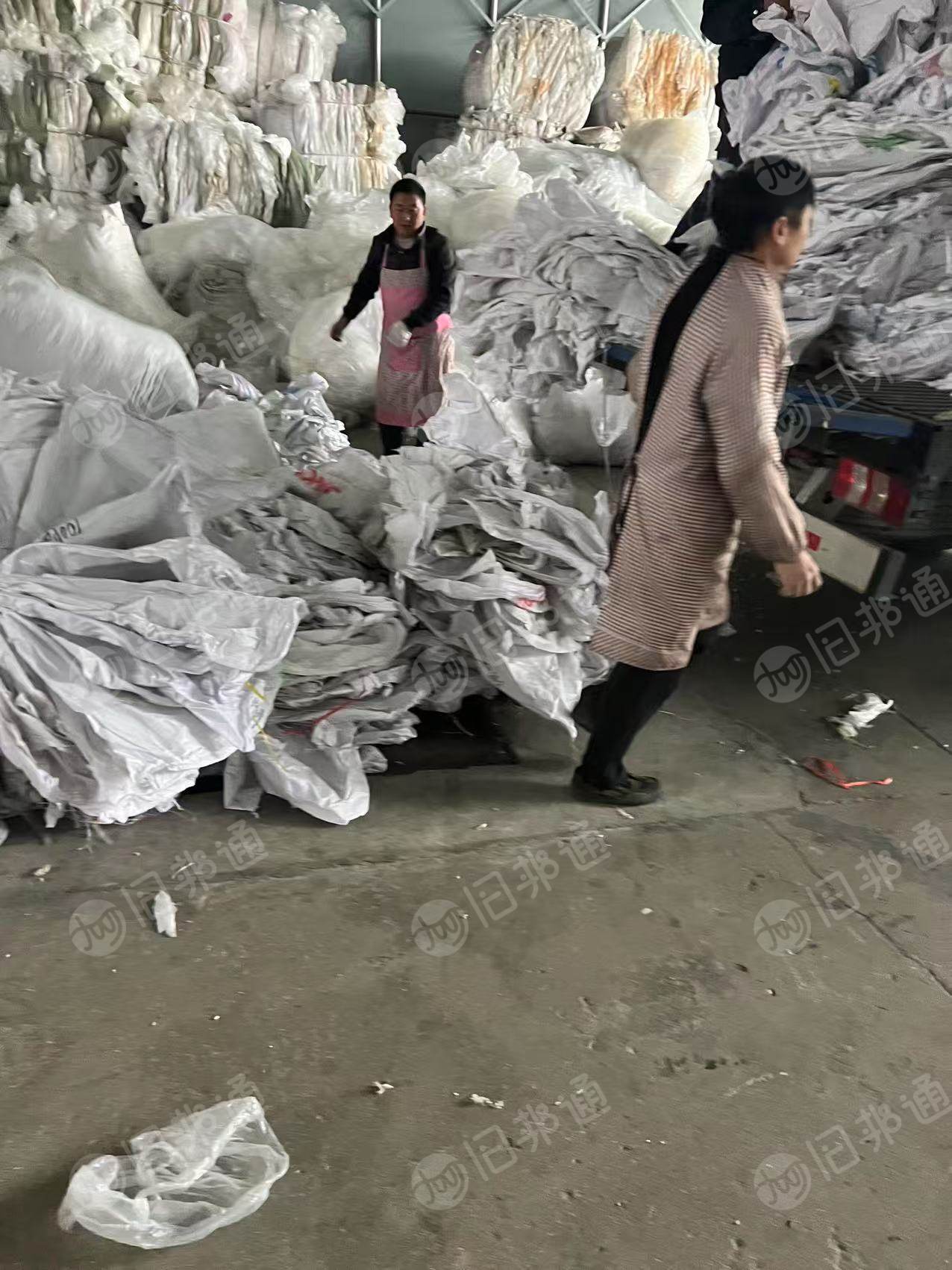 出售干造编织袋毛料,有花色和白色,分开压的,长期有货