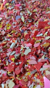 长期出售全漂红绿黑白黄丙破碎料