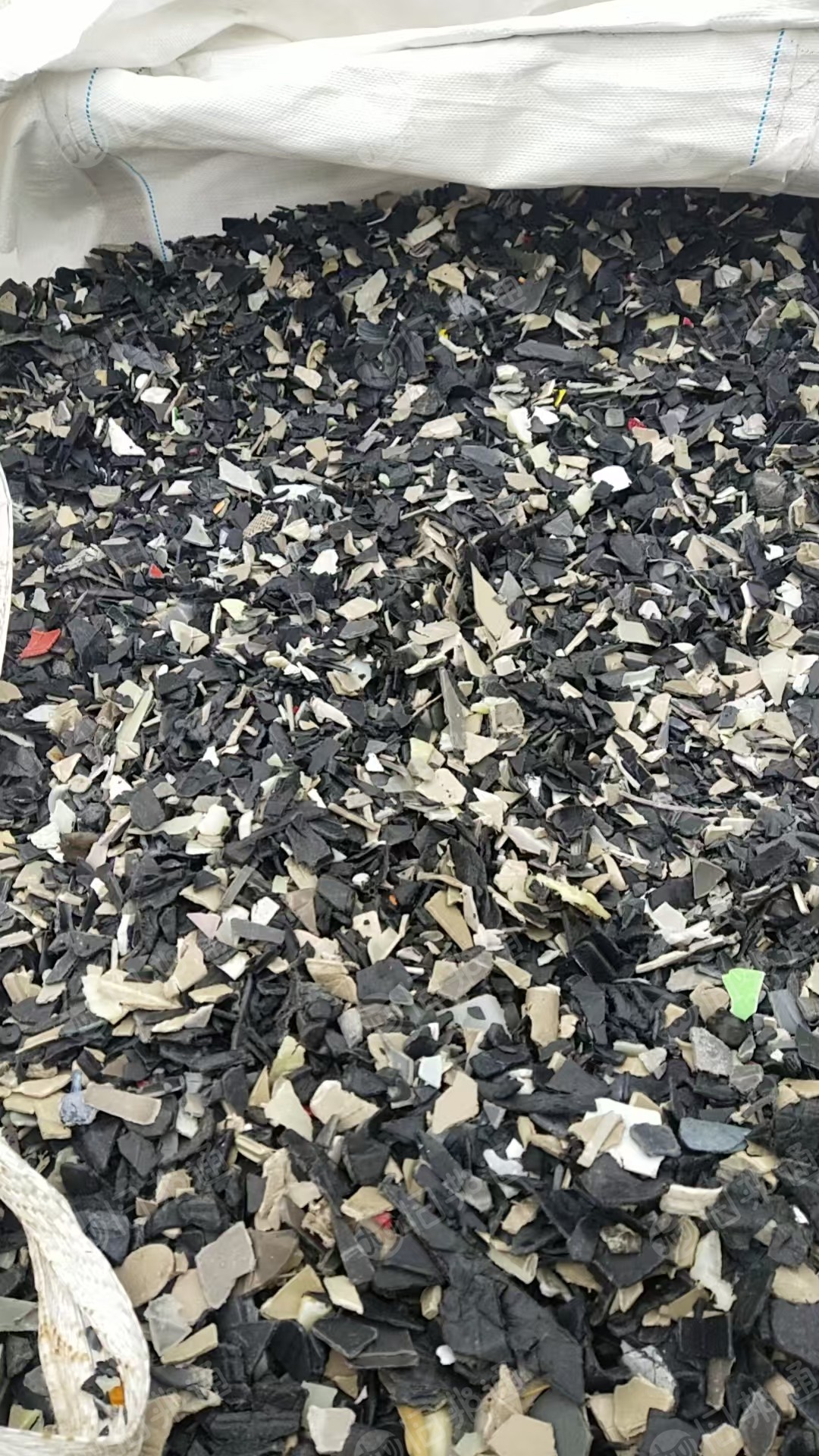 常年出售汽车内饰破碎料，清洗干净的
