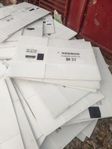 出售PP空心板毛料，都是白色的，现货10吨左右