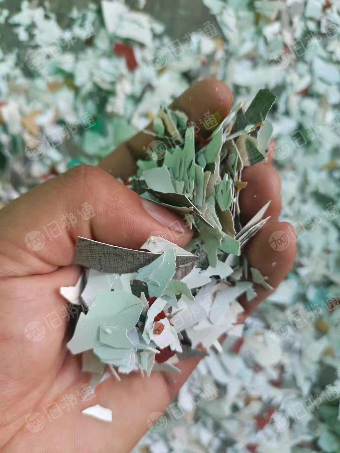 长期出售中性pvc墙纸破碎料