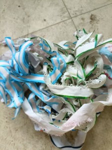 长期出售涤纶布条，涤纶布边，涤纶边角料，月供几十吨