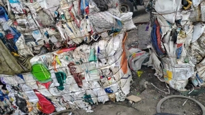 长期出售涂料桶压块