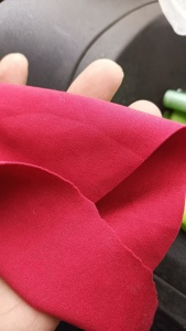 长期大量出售红色锦纶废布，现货30吨。厂在浙江金华