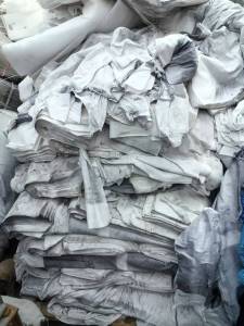 长期出售复合无纺布，材质是无纺布+纸质，月供16吨左右，货在湖北宜昌