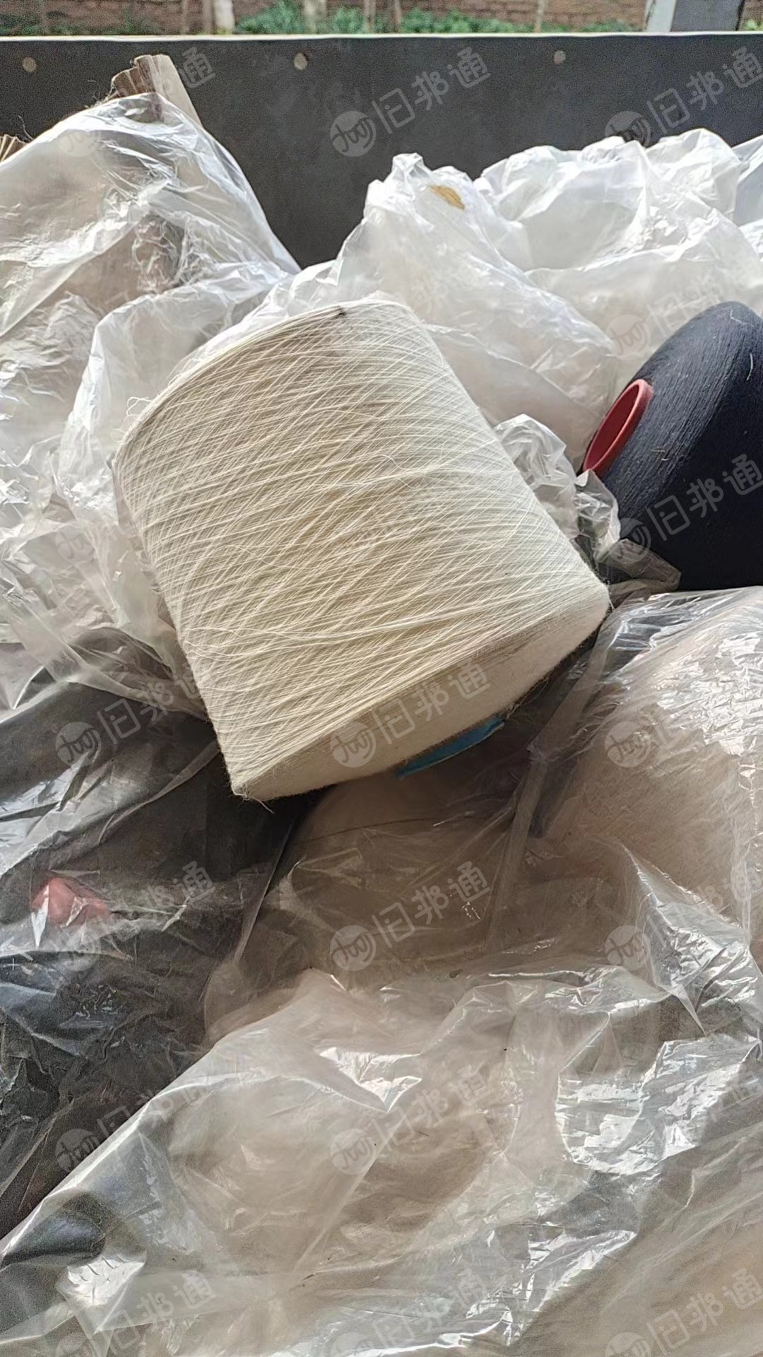 出售纯棉纱线，涤纶线，库存纱线，现货两三吨