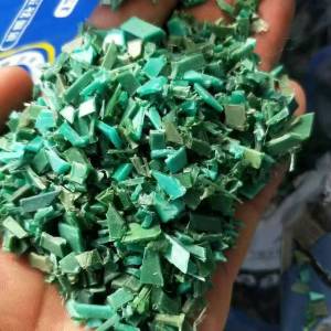出售水粉pet打包带破碎料，月供100吨