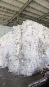 长期出售PE水洗带标签高压膜废料