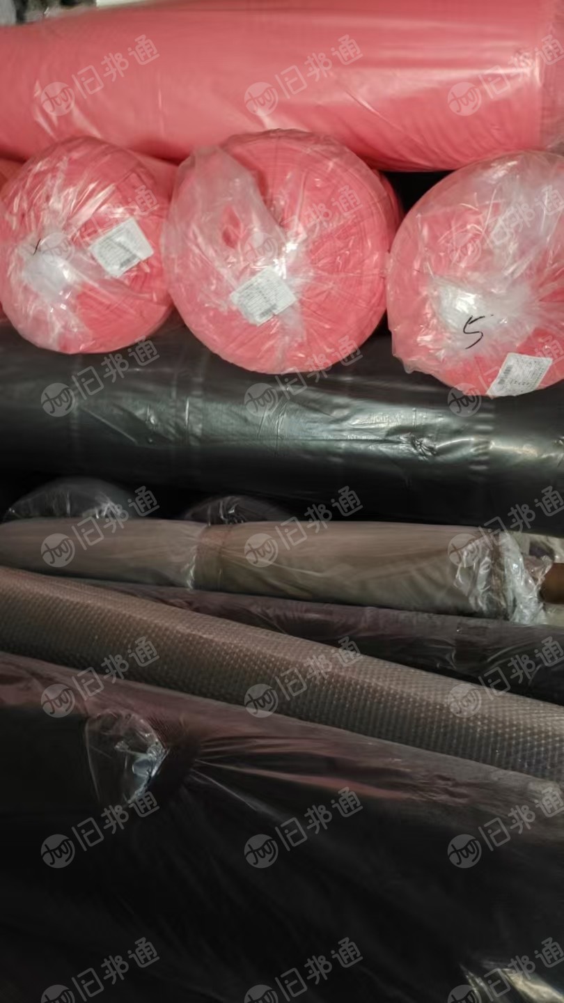 长期出售涤纶库存布，涤纶布，门幅一米七，克重两百多，可做汽车内饰用，现货十七吨