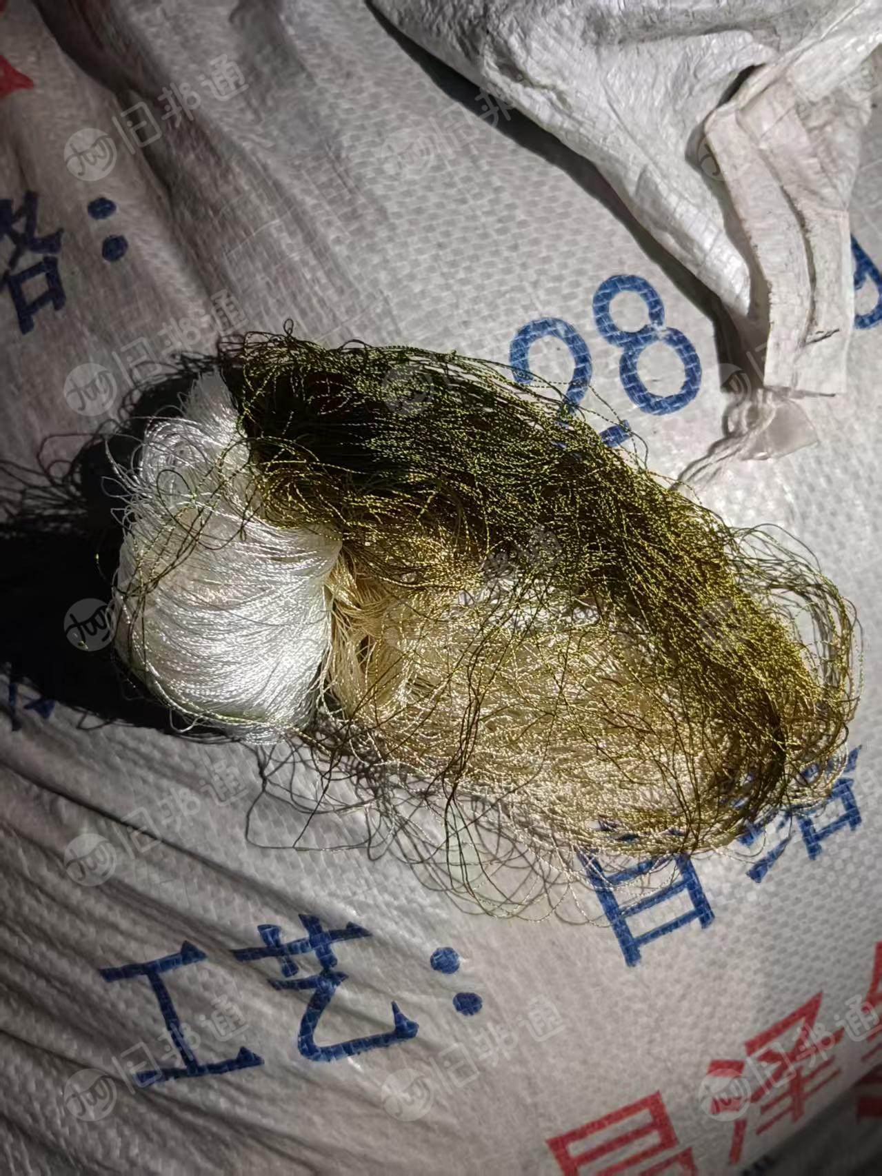 长期出售纺织厂下来的加过撵度的人造丝，废丝，现货十五六吨