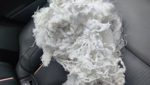 长期大量出售涤纶水丝，有含牛津的，也有不含牛津的，每个月有100吨货， 厂在安徽合肥