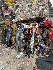 长期回收破旧衣服鞋帽，旧衣服黑料，燃烧料