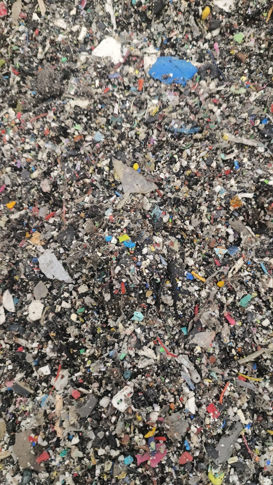 出售大小响料下来的带金属的沉底料,现货3000吨