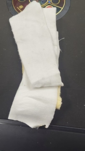 长期出售滤带厂边角料，白色开花料，中间有棉纱网，货在江苏盐城