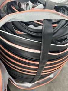 收pvc皮革料，2.0的，常年收月用量300吨