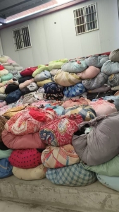 长期大量出售旧衣服黑料，黑料，现货七八吨
