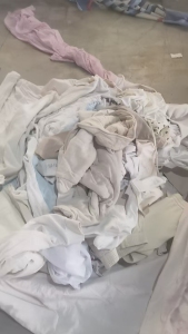 长期出售旧衣服白料，统白，旧衣服开花料，现货有10吨，货在江苏淮安