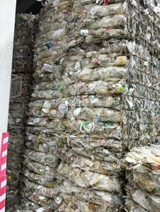 出售餐盒压块，奶茶杯含量大于5%，月供一百多吨