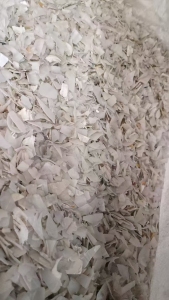 长期出售蓝桶破碎料，白乙破碎料，花乙破碎料