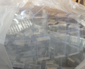 出售电子厂下来的吸塑盒毛料，没有分拣干净，PET/PVC混着一起，需要再挑拣