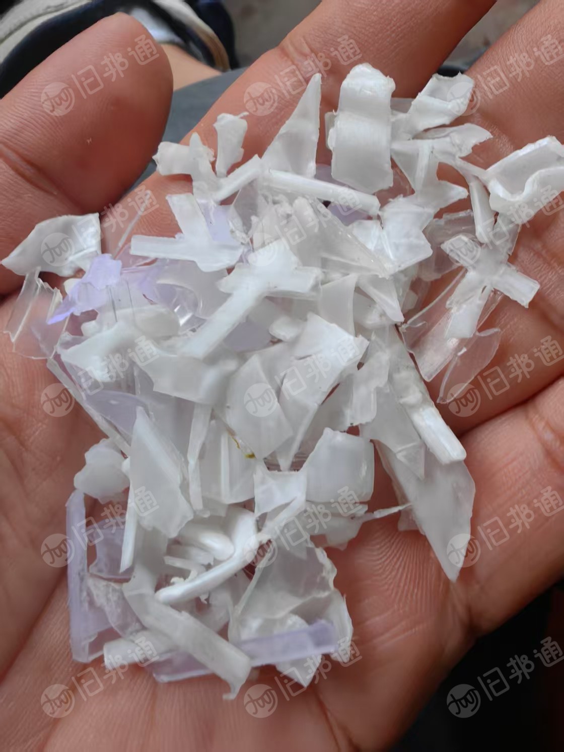 出售PP透明丙破碎料,荔枝筐破碎料
