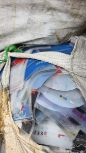 出售pet印刷膜和手机底板废料