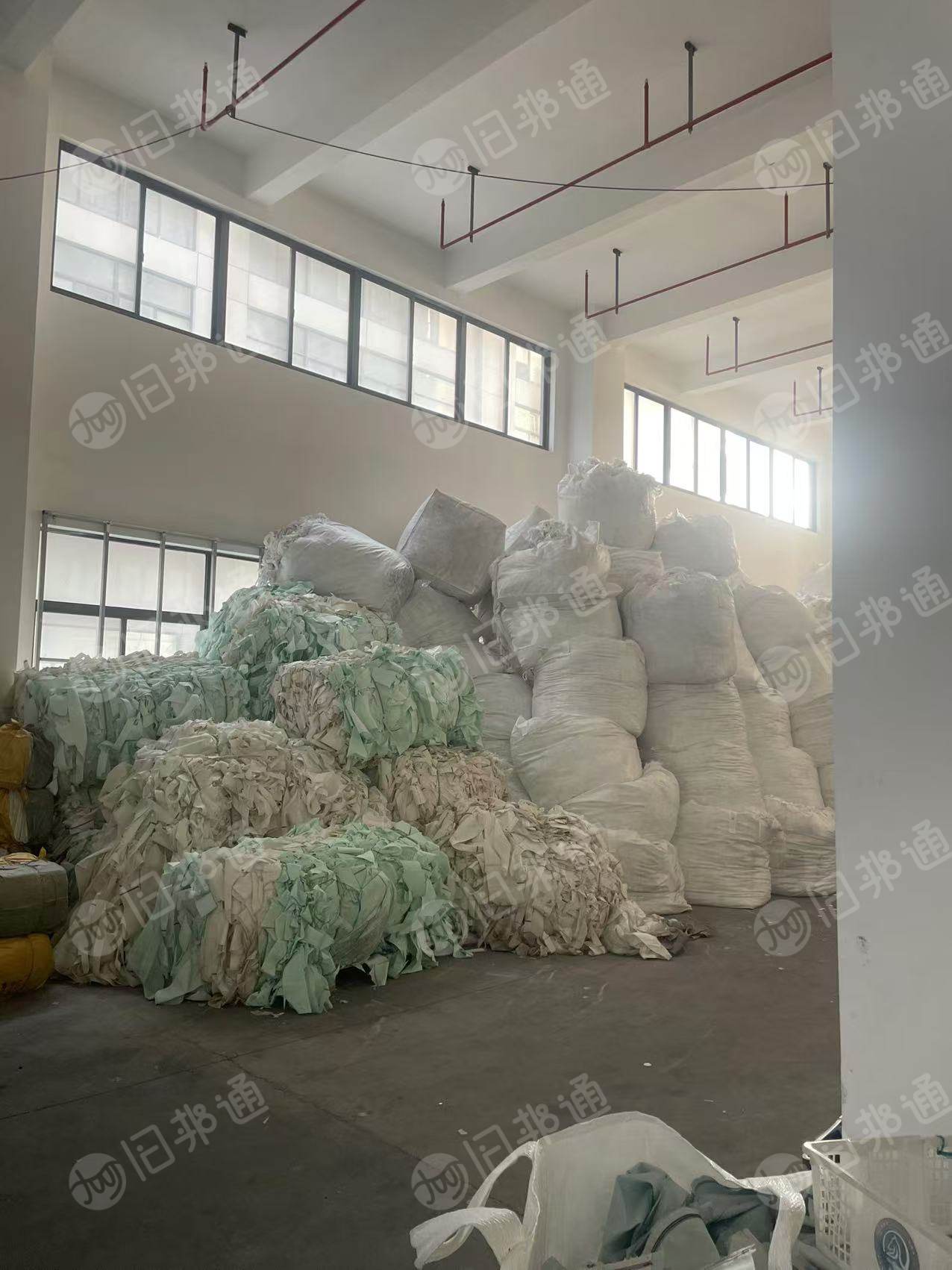 现货处理一批涤纶气囊布,白色和浅蓝色各一半,现货400多吨,厂在江苏南通