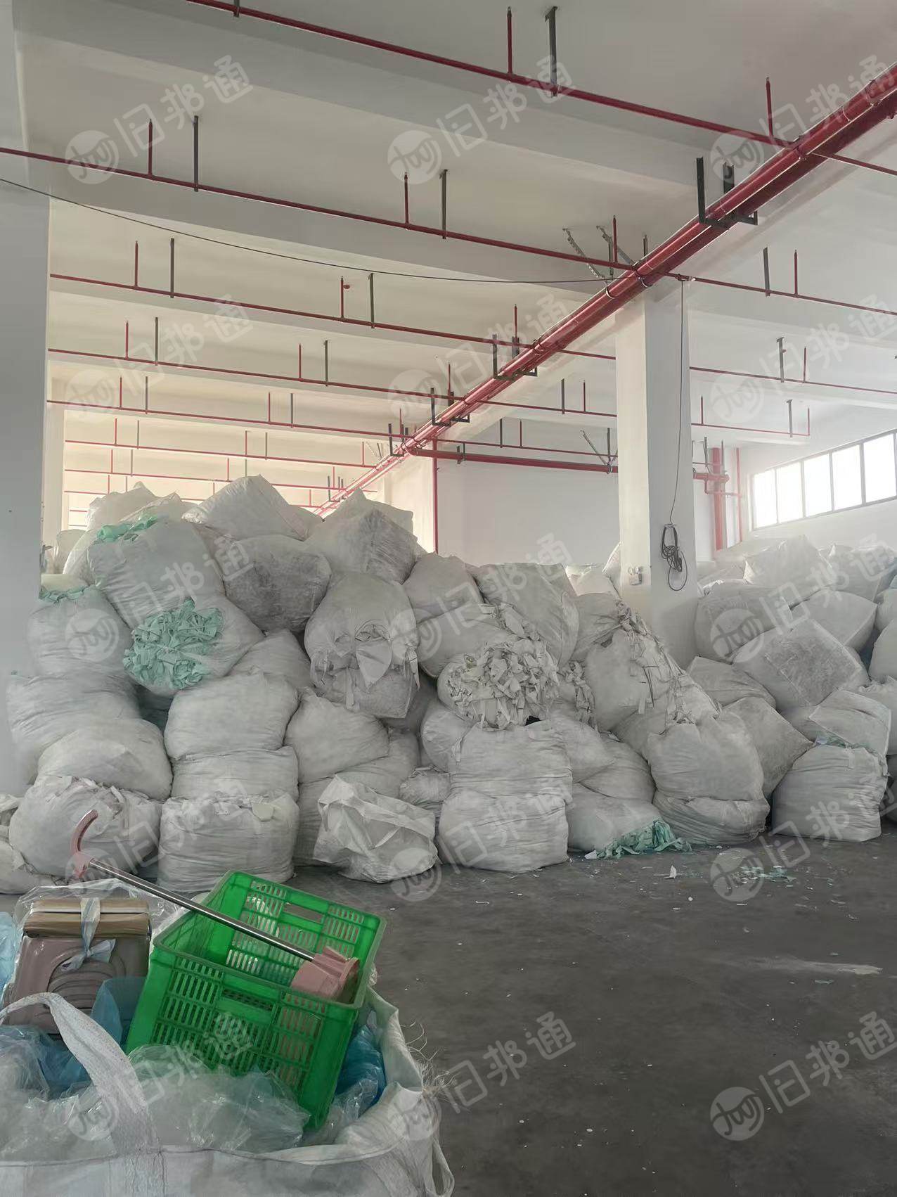 现货处理一批涤纶气囊布,白色和浅蓝色各一半,现货400多吨,厂在江苏南通