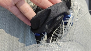 长期出售黑色涤纶废布，涤纶造粒布，不含胶不带桨，月供十几吨，货在浙江金华