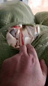 出售浅三色涤纶废布,涤纶造粒布,不含桨不带胶,现货有9.6米一车,货在浙江嘉兴