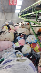 长期大量出售旧衣服分拣货，冬装，夏装，大白，毛衣，羽绒服