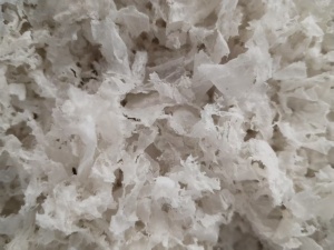 出售亚克力下来的纯高压膜破碎料,现货约13米一车
