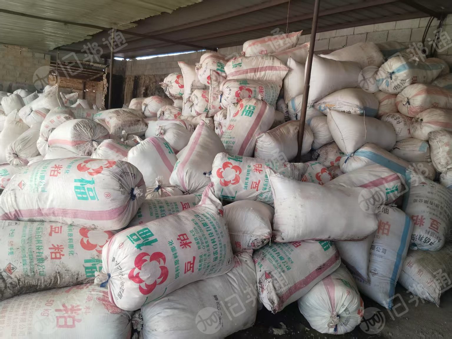 出售亚克力下来的纯高压膜破碎料,现货约13米一车