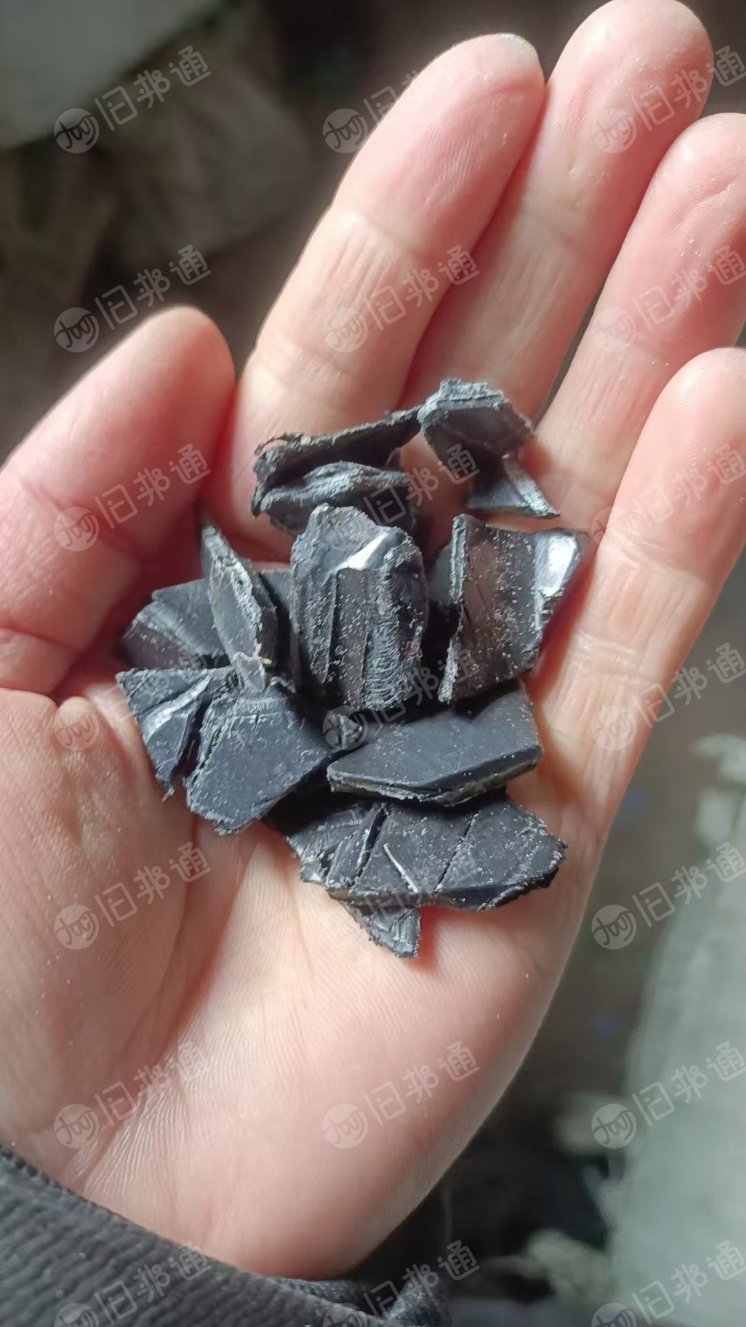 出售垃圾桶破碎料,月供25吨,所有颜色一起出