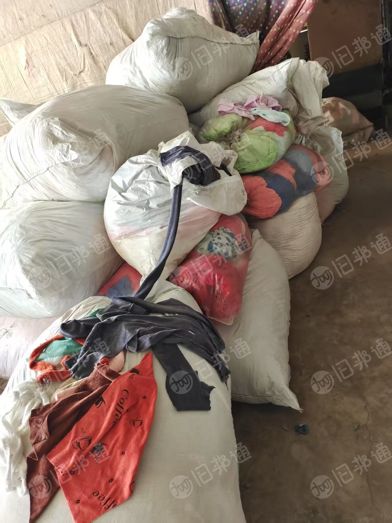 长期出售珊瑚绒毛巾下脚料和布条,统色一起出,可以做墩布和造粒用的,厂在河北保定